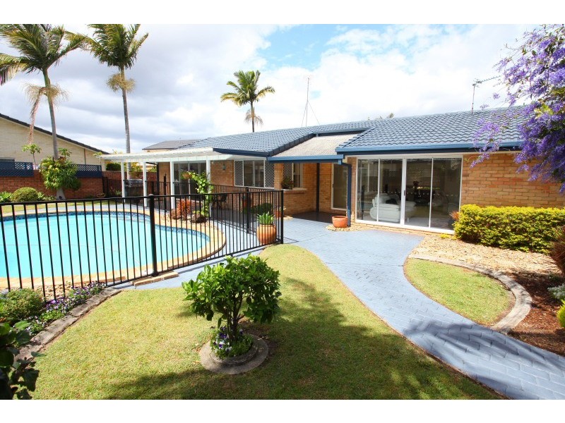 10 Antigua Way, Clear Island Waters QLD 4226