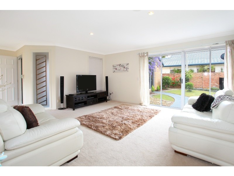 10 Antigua Way, Clear Island Waters QLD 4226