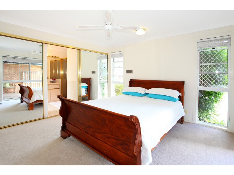 10 Antigua Way, Clear Island Waters QLD 4226