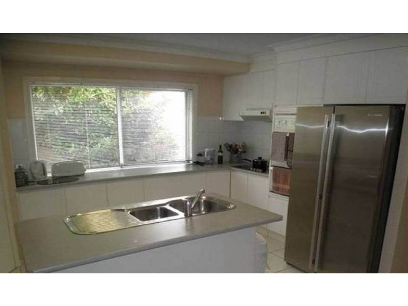 4 Bon Aire Court, Clear Island Waters QLD 4226