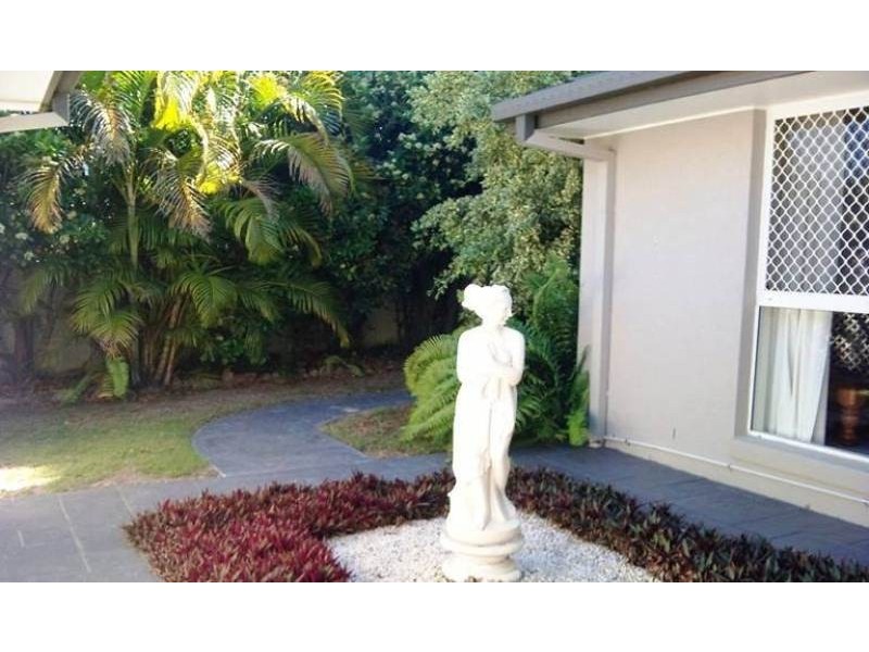 4 Bon Aire Court, Clear Island Waters QLD 4226