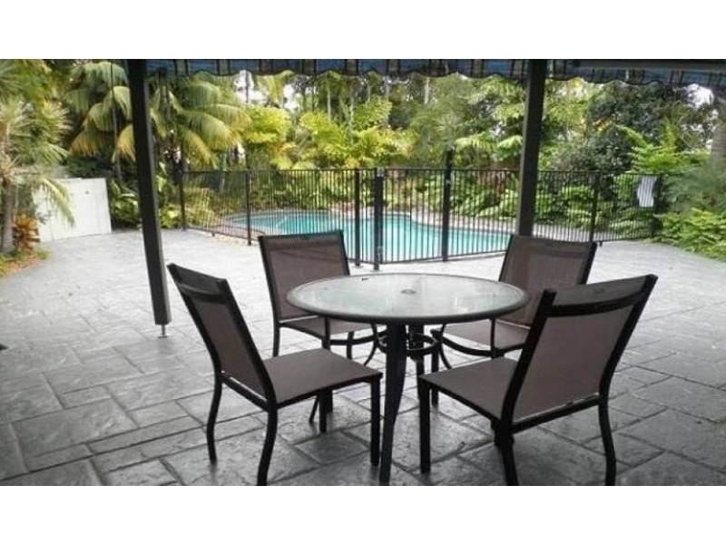 4 Bon Aire Court, Clear Island Waters QLD 4226