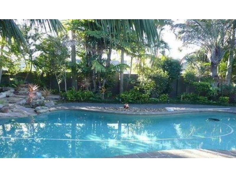 4 Bon Aire Court, Clear Island Waters QLD 4226