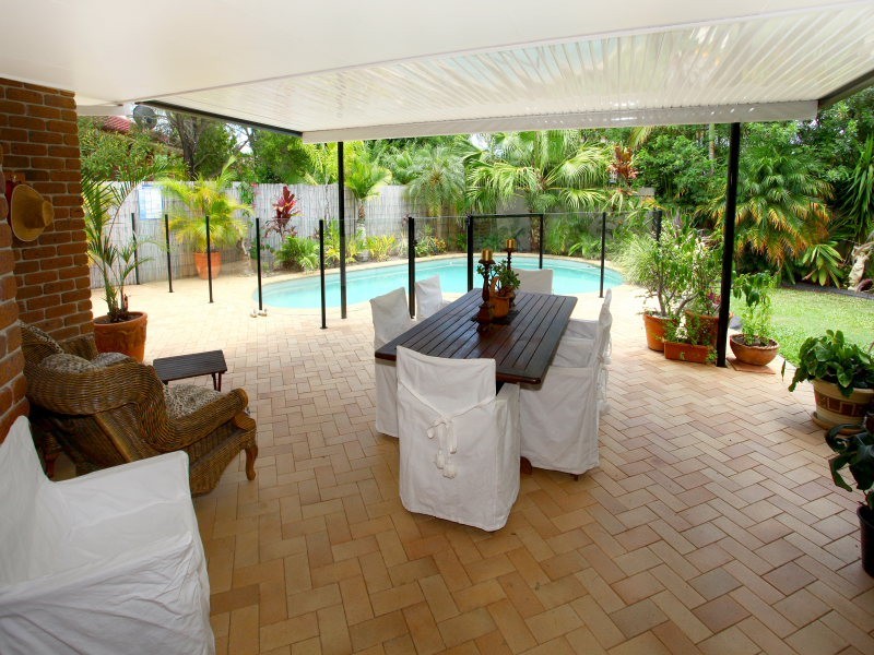 6 Leeway Place, Clear Island Waters QLD 4226