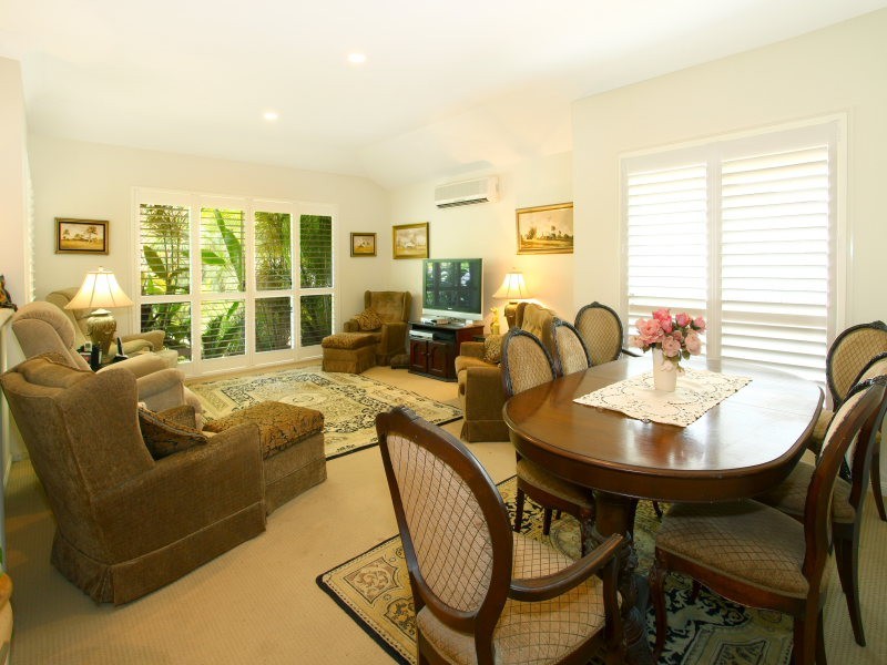 6 Leeway Place, Clear Island Waters QLD 4226