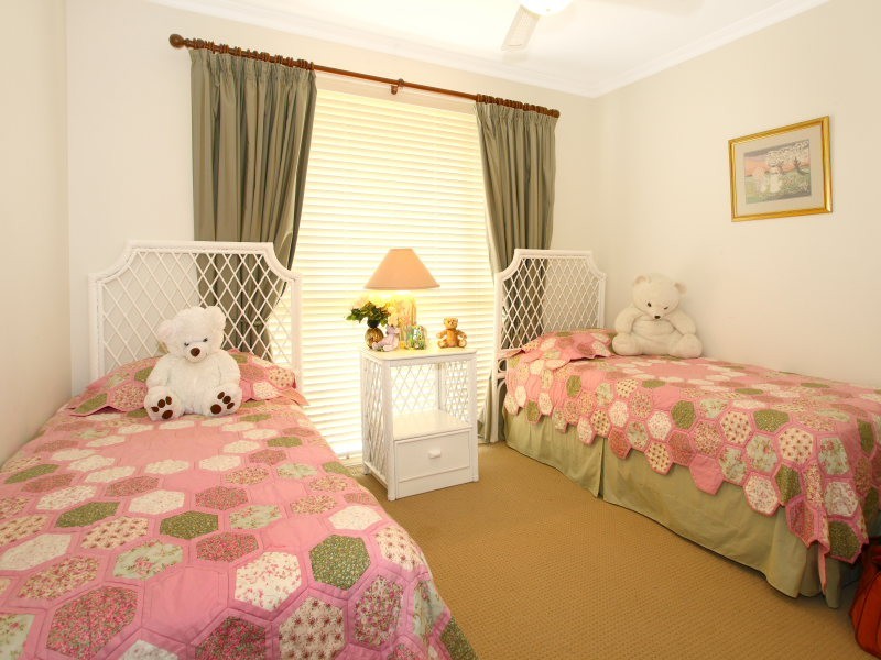 6 Leeway Place, Clear Island Waters QLD 4226