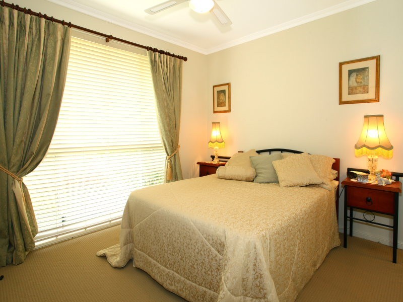 6 Leeway Place, Clear Island Waters QLD 4226