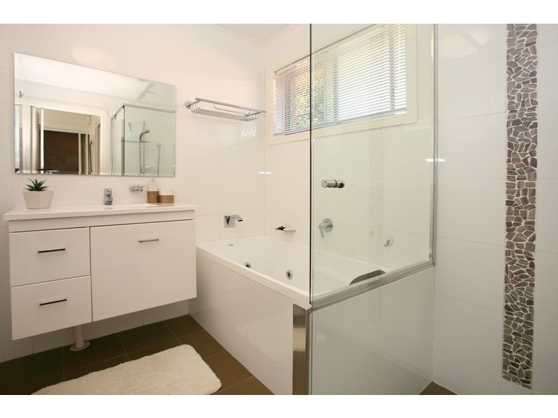 12 Bahia Court, Broadbeach Waters QLD 4218