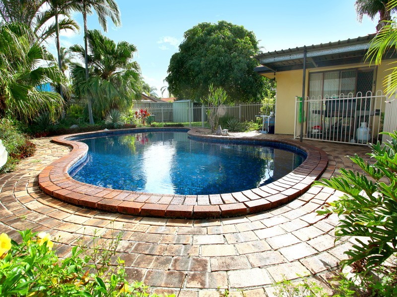 5 Normanby Street, Mermaid Waters QLD 4218
