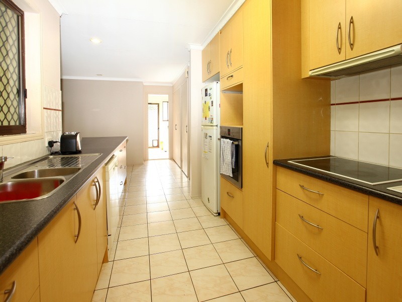 5 Normanby Street, Mermaid Waters QLD 4218