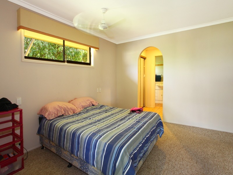 5 Normanby Street, Mermaid Waters QLD 4218