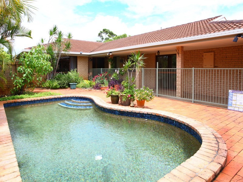 3 Moola Court, Broadbeach Waters QLD 4218
