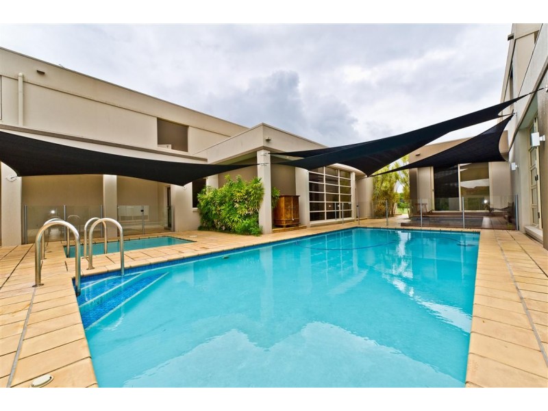 12 Meadowview Drive, Carrara QLD 4211