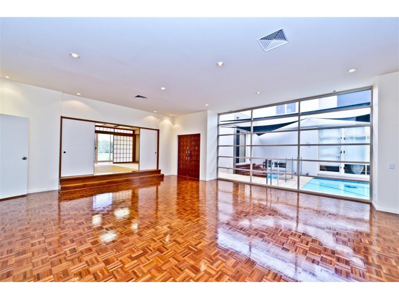 12 Meadowview Drive, Carrara QLD 4211