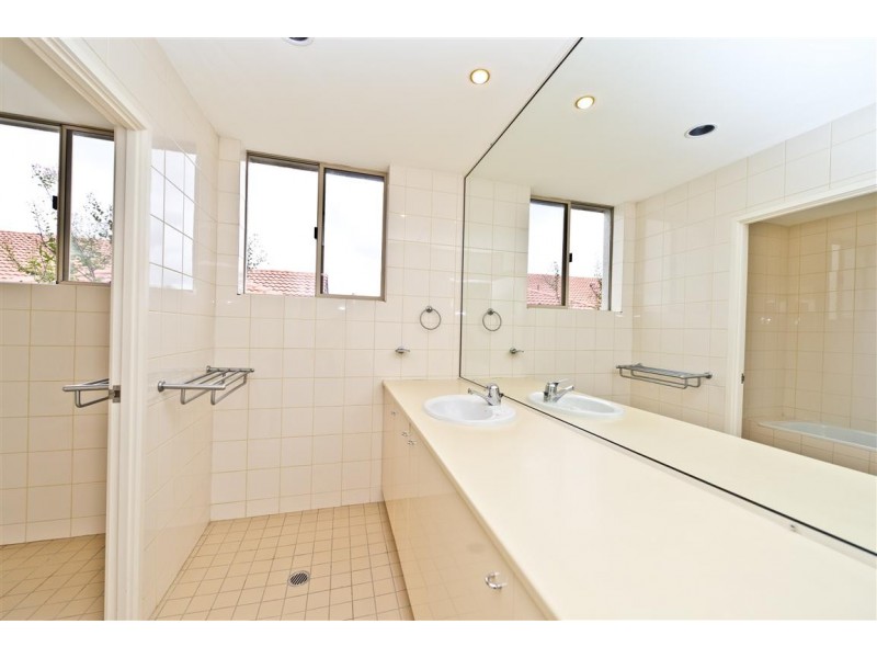 12 Meadowview Drive, Carrara QLD 4211