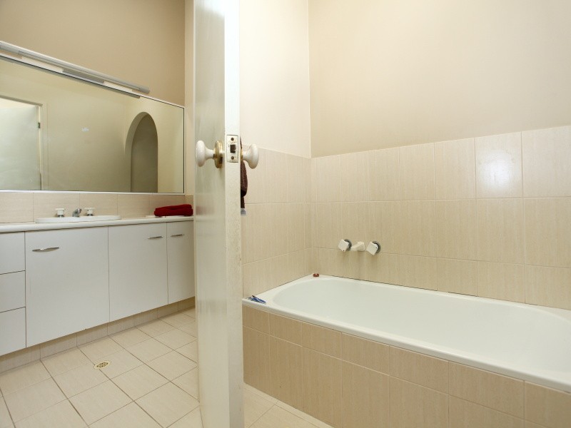 20 Banff Court, Robina QLD 4226