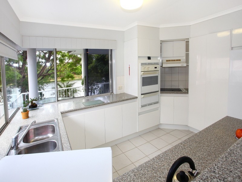 42 Emerton Court, Robina QLD 4226