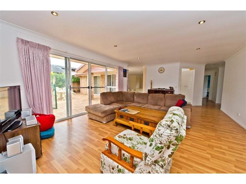 38 Santa Cruz Boulevard, Clear Island Waters QLD 4226