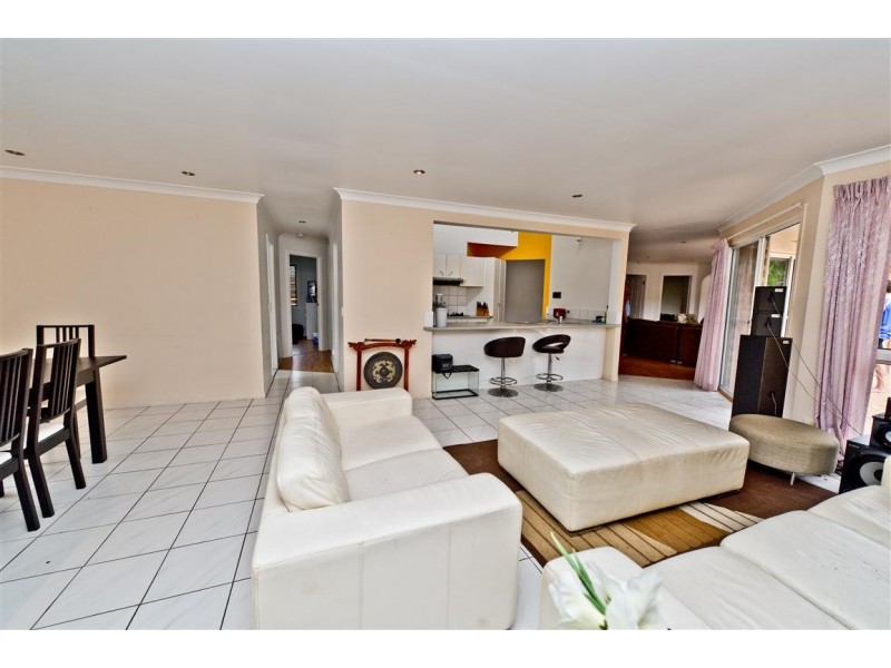 38 Santa Cruz Boulevard, Clear Island Waters QLD 4226
