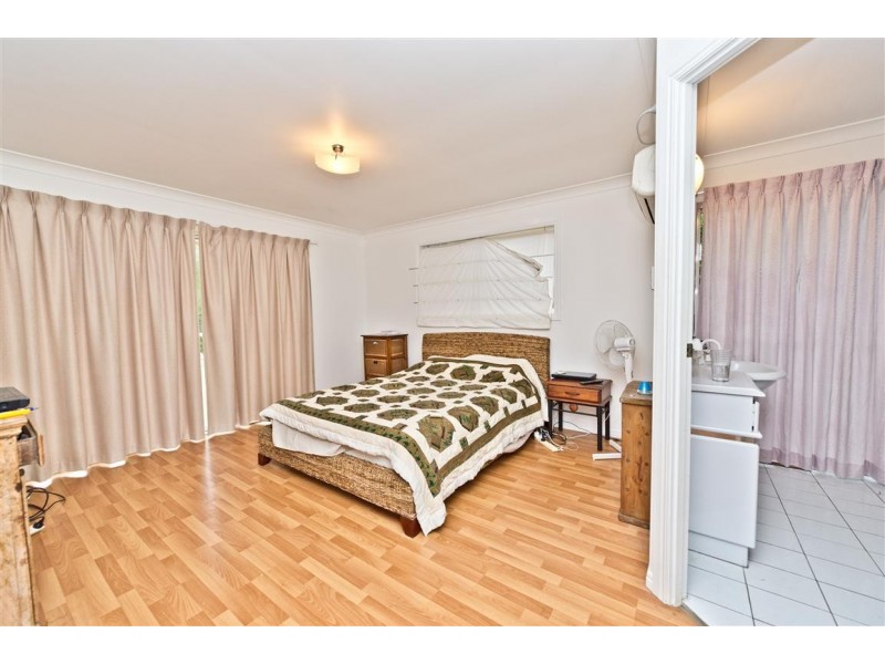 38 Santa Cruz Boulevard, Clear Island Waters QLD 4226