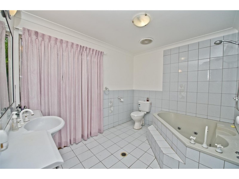 38 Santa Cruz Boulevard, Clear Island Waters QLD 4226