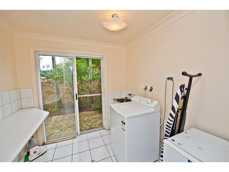 38 Santa Cruz Boulevard, Clear Island Waters QLD 4226