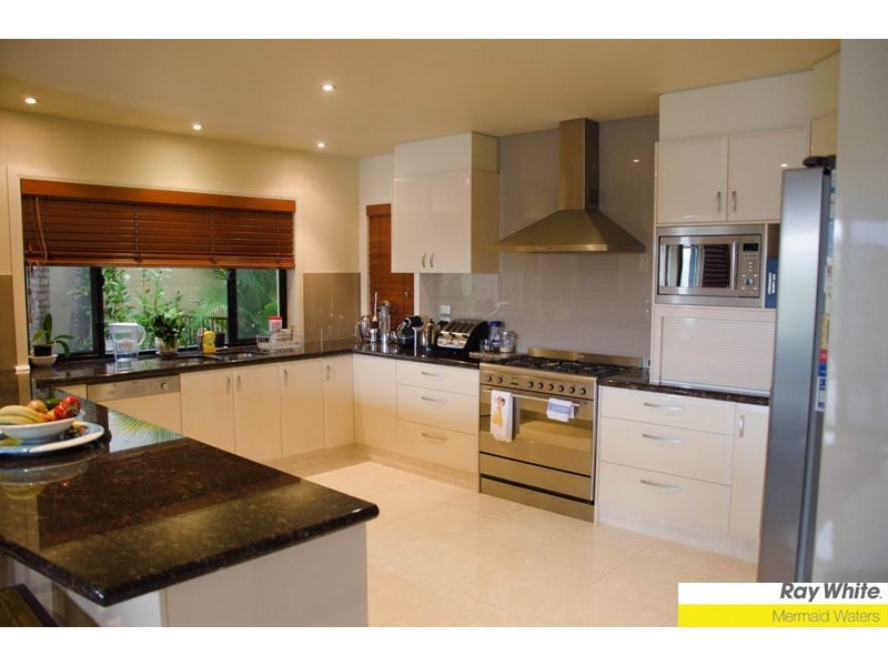 44 Bollard Circuit, Clear Island Waters QLD 4226