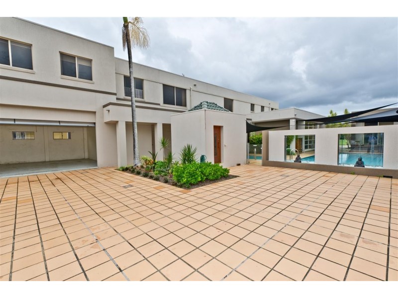 12 Meadowview Drive, Carrara QLD 4211