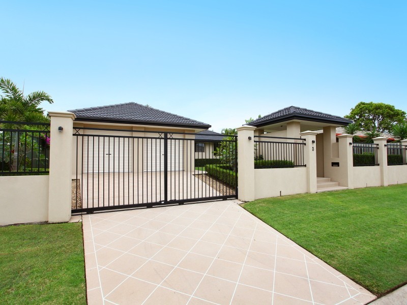 3 Southerly Street, Mermaid Waters QLD 4218