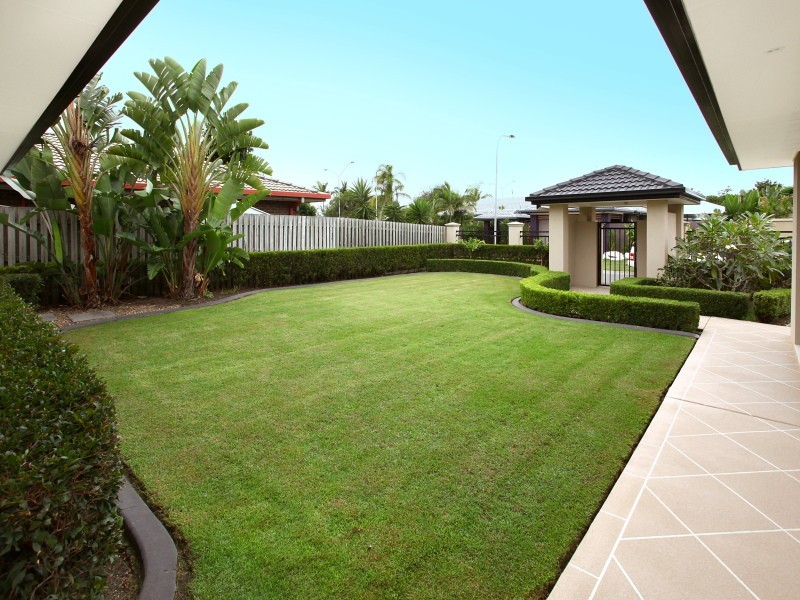 3 Southerly Street, Mermaid Waters QLD 4218