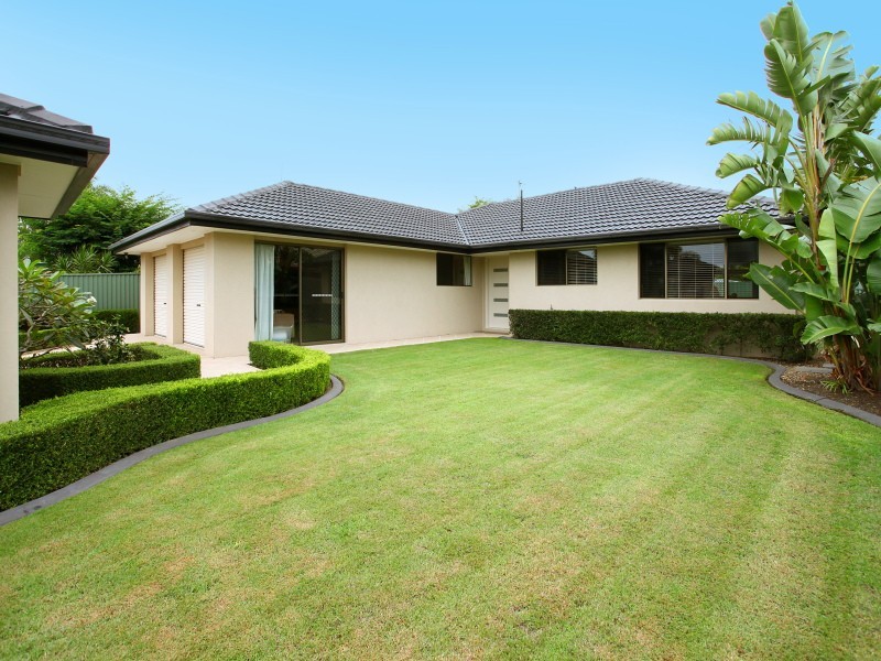 3 Southerly Street, Mermaid Waters QLD 4218