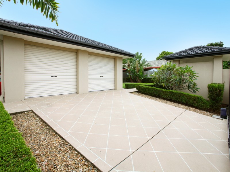 3 Southerly Street, Mermaid Waters QLD 4218