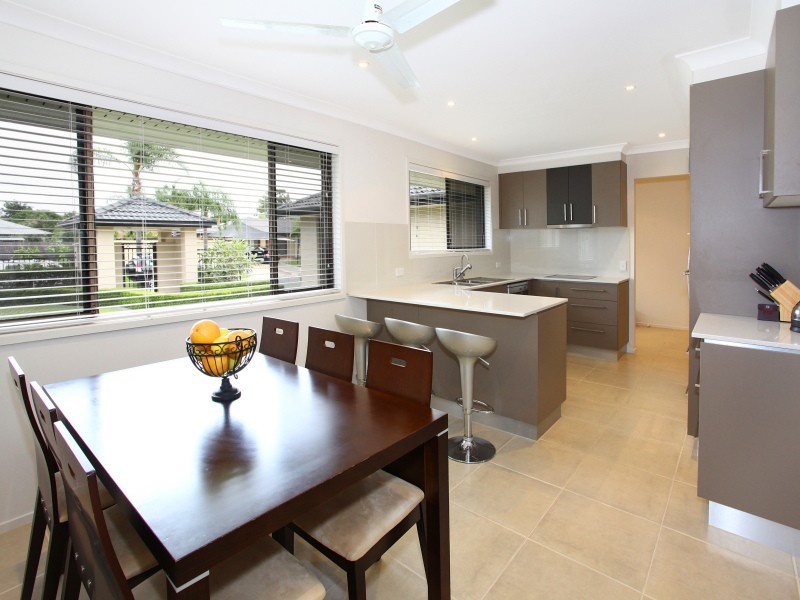 3 Southerly Street, Mermaid Waters QLD 4218