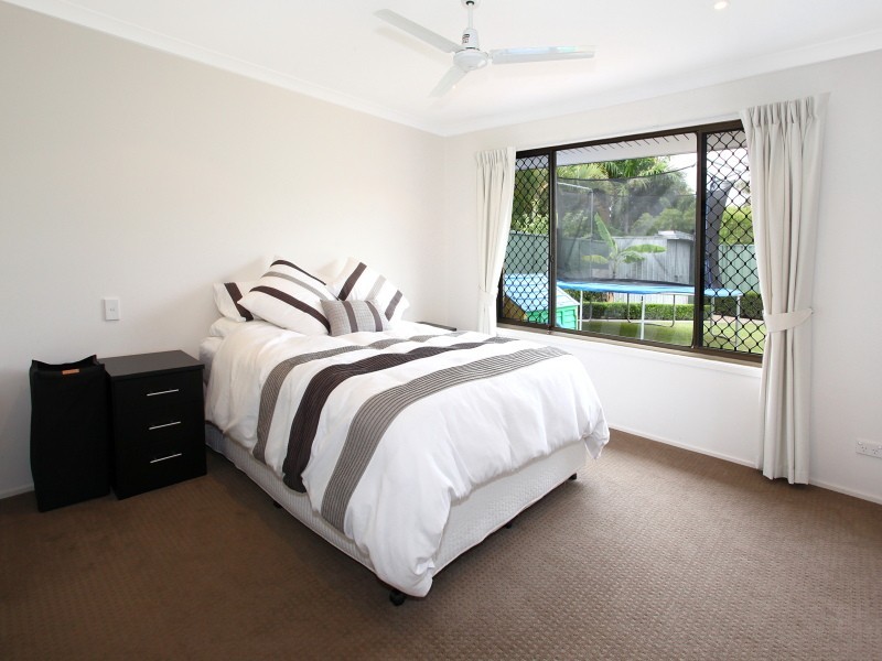 3 Southerly Street, Mermaid Waters QLD 4218