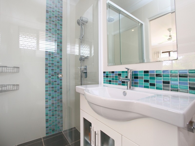 3 Southerly Street, Mermaid Waters QLD 4218