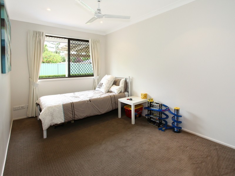 3 Southerly Street, Mermaid Waters QLD 4218