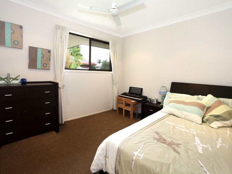 3 Southerly Street, Mermaid Waters QLD 4218
