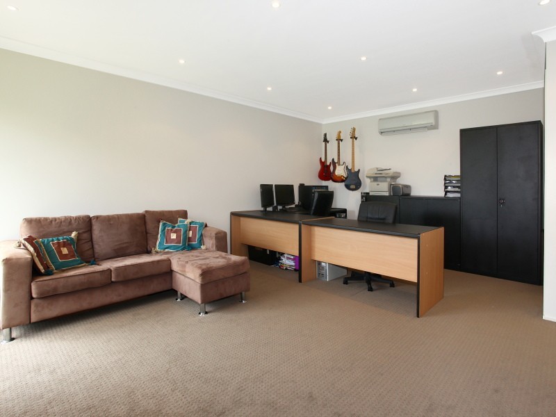 3 Southerly Street, Mermaid Waters QLD 4218