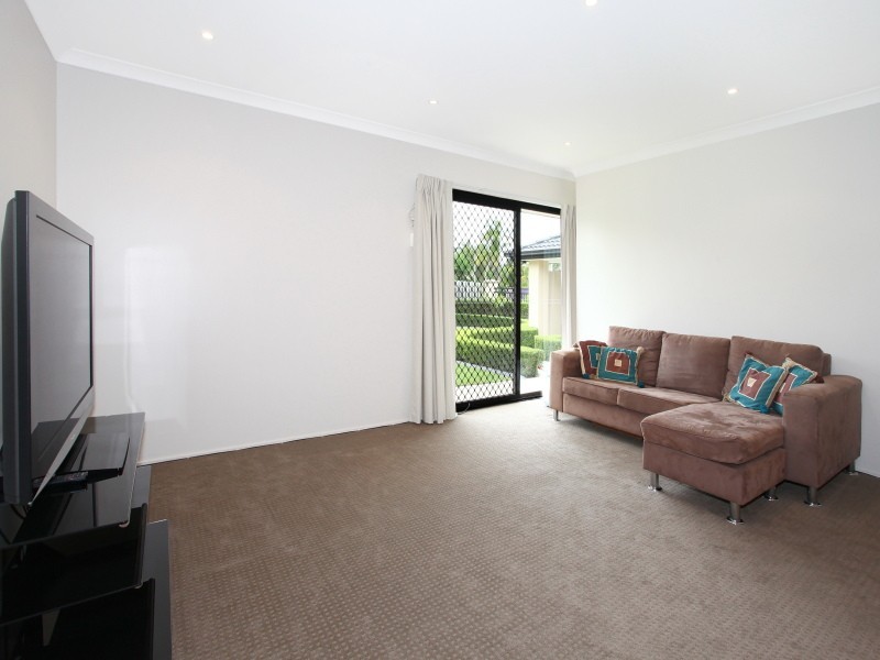 3 Southerly Street, Mermaid Waters QLD 4218