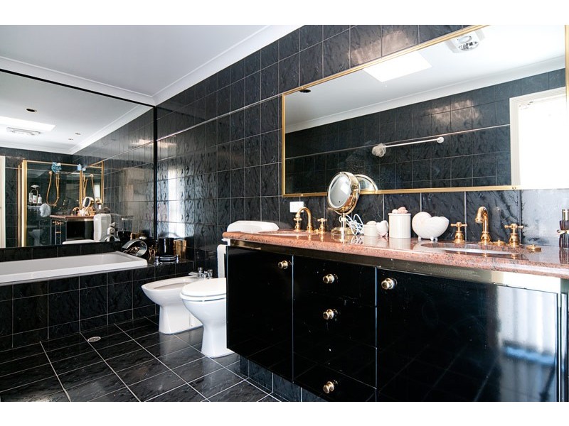 103 Santa Cruz Blvd, Clear Island Waters QLD 4226