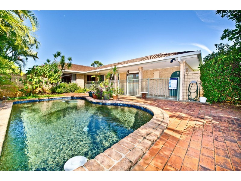 3 Moola Court, Broadbeach Waters QLD 4218