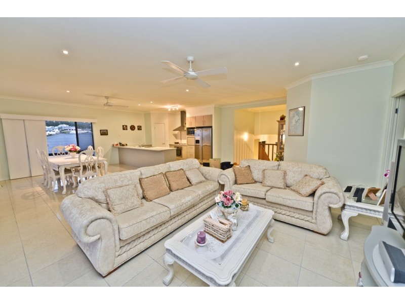 15 Skyburnett St, Reedy Creek QLD 4227