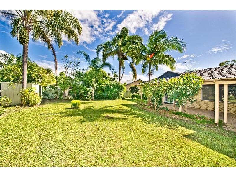 5 Hood Ct, Mermaid Waters QLD 4218