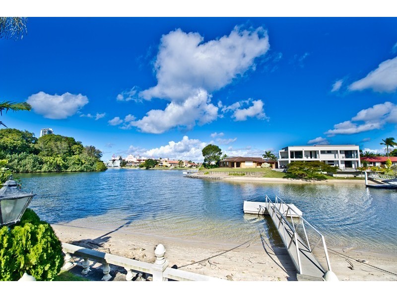 4-6 Merrimac Blvd, Broadbeach Waters QLD 4218