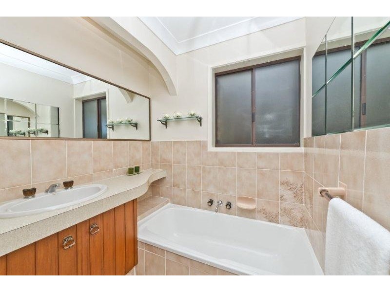 4 Kirribilli Ct, Robina QLD 4226