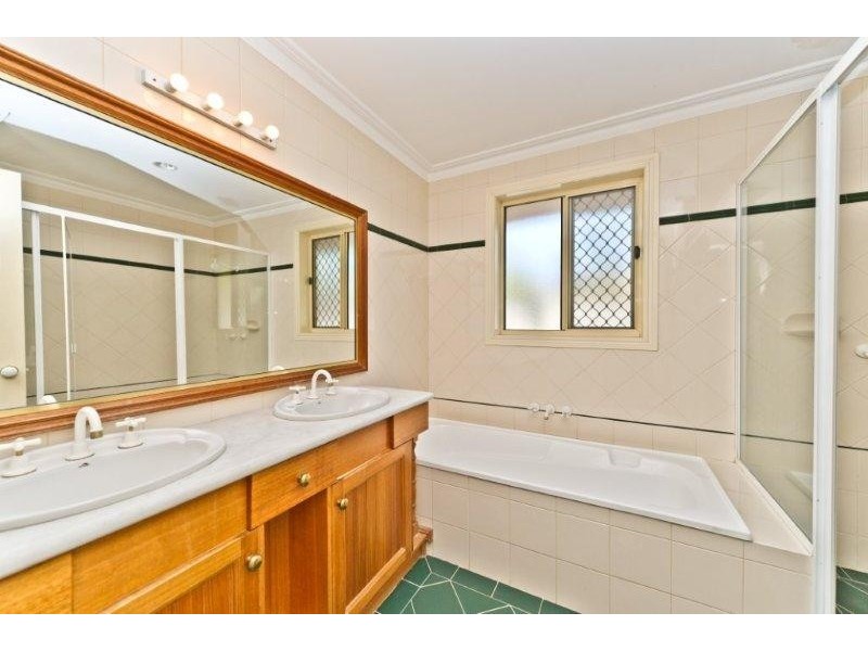 10 Rosebud St, Robina QLD 4226
