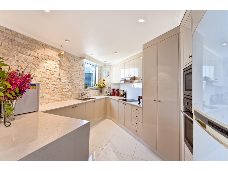 6 View Avenue, Surfers Paradise QLD 4217