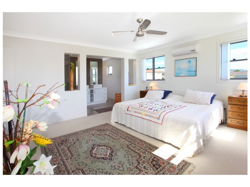 9 Oxford Court, Robina QLD 4226