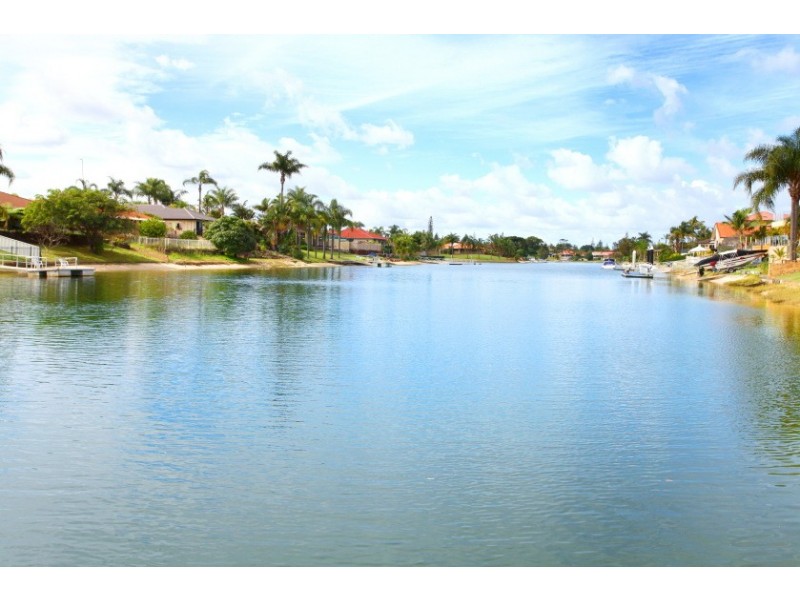 224 Sunshine Blvd, Mermaid Waters QLD 4218