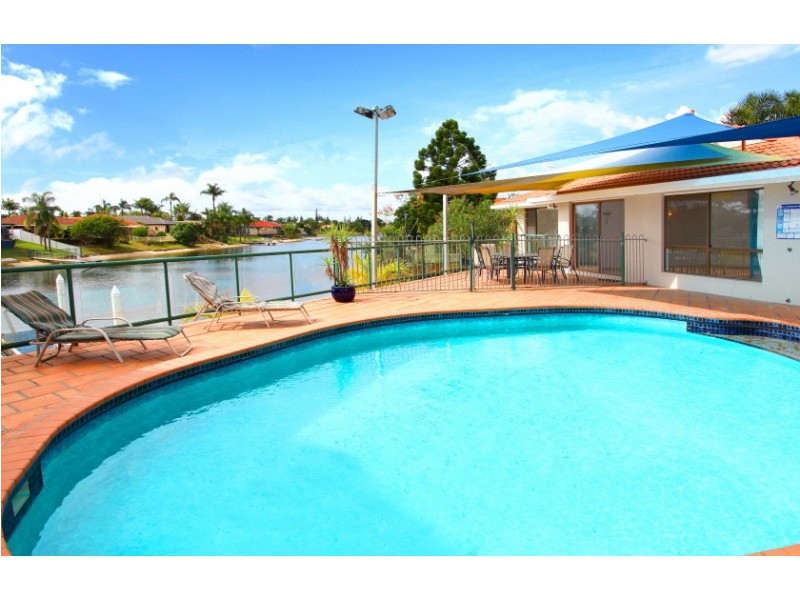 224 Sunshine Blvd, Mermaid Waters QLD 4218